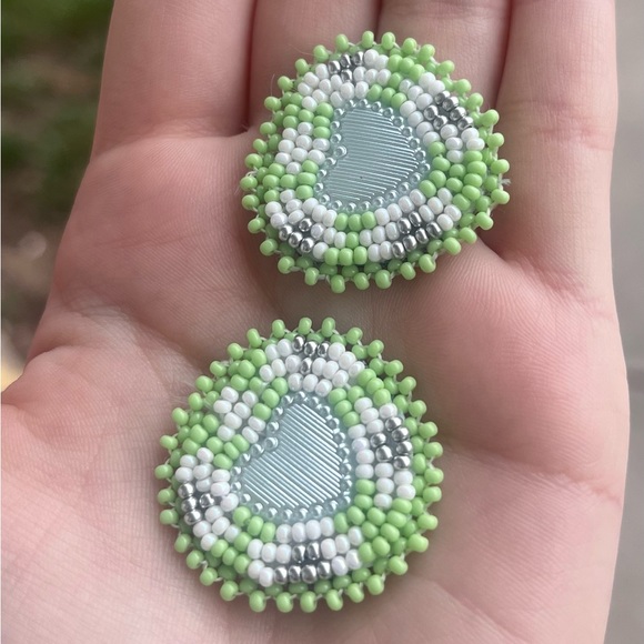 Native American beaded heart earrings. - Picture 2 of 2